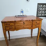 Pavillon Hugo - Maison Etape نمور
